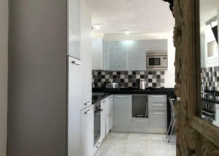 Апартаменти Geranios Адехе